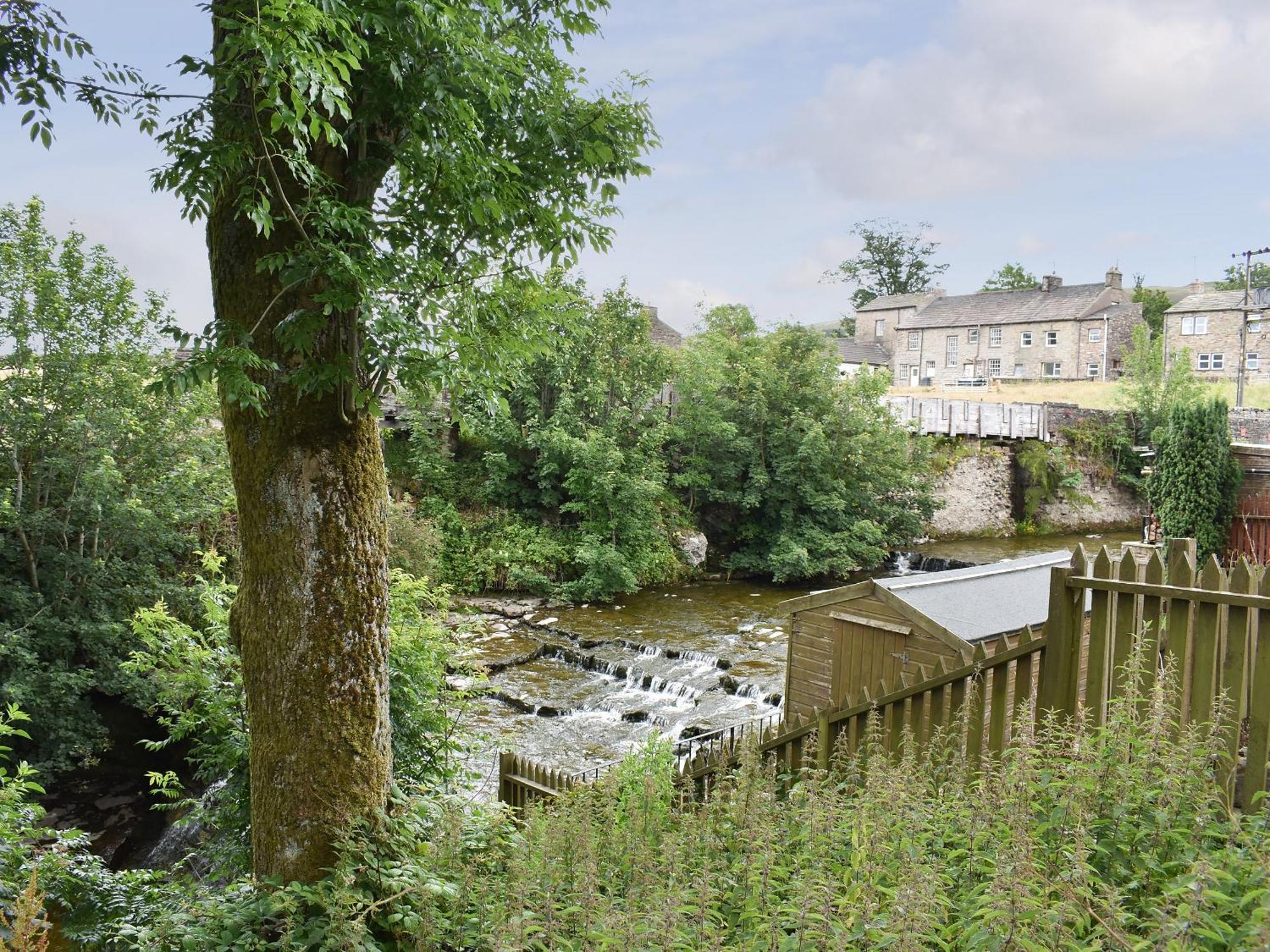 Watersedge Villa Hawes Bagian luar foto